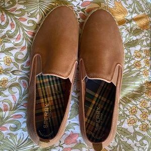 NWOT — Sperry — Suede — 9.5